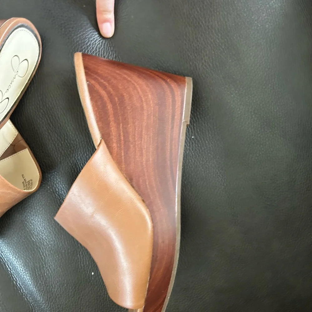 Jessica Simpson Tan Platform Mules with Closed Toe and Slip-On Design - Picture 8 of 8